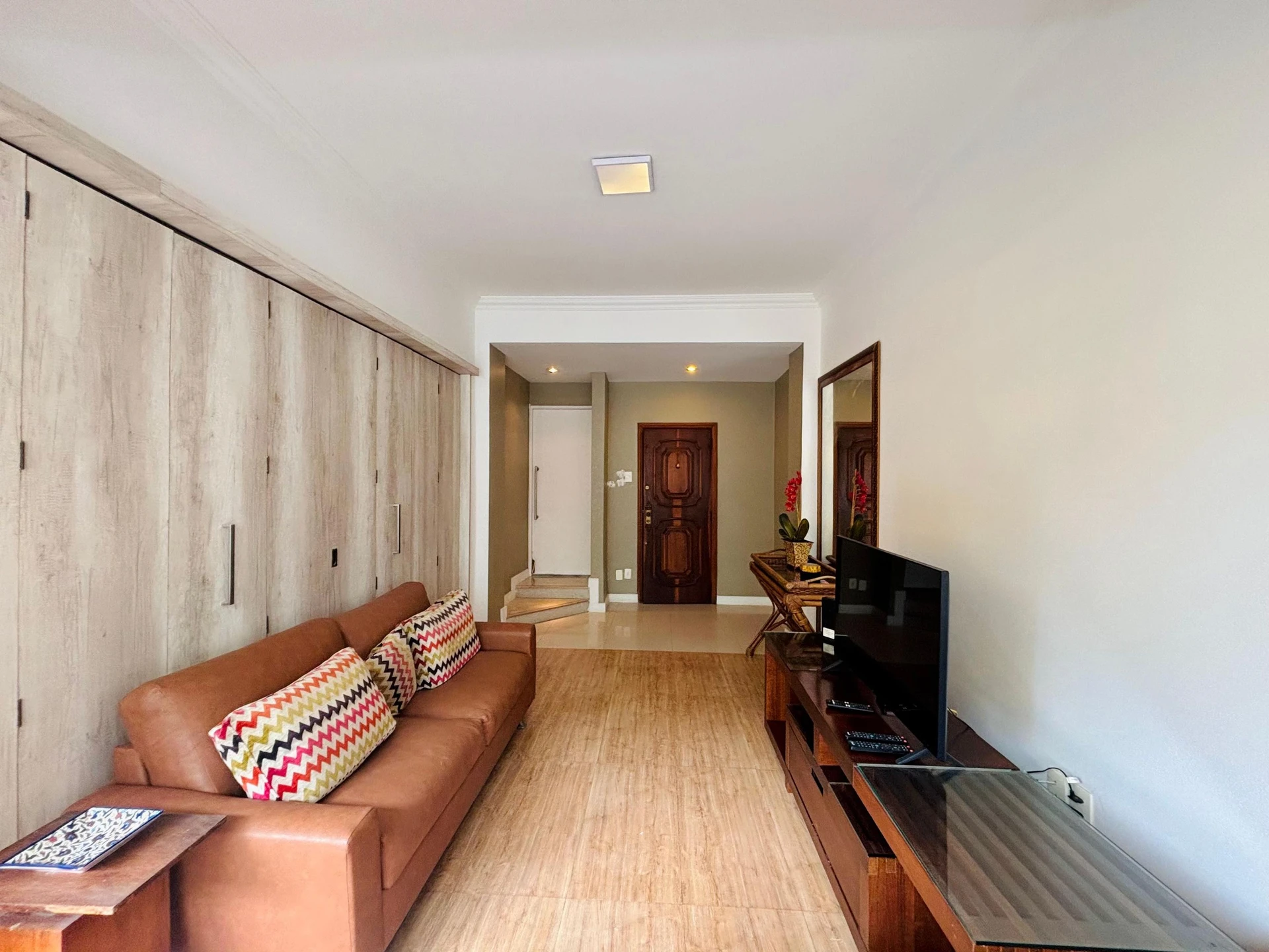 Furnished apartment with 3 bedrooms and 2 bathrooms — photo 27