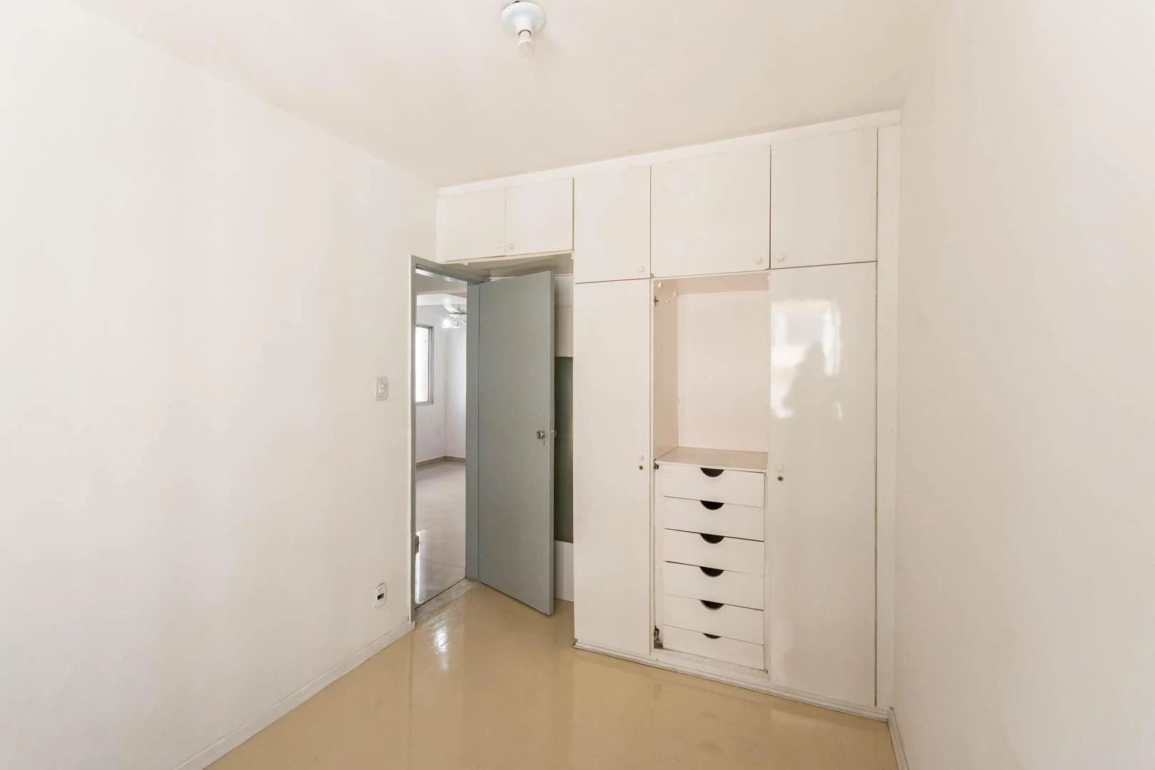 2-bedroom apartment with open-plan gas kitchen — photo 7