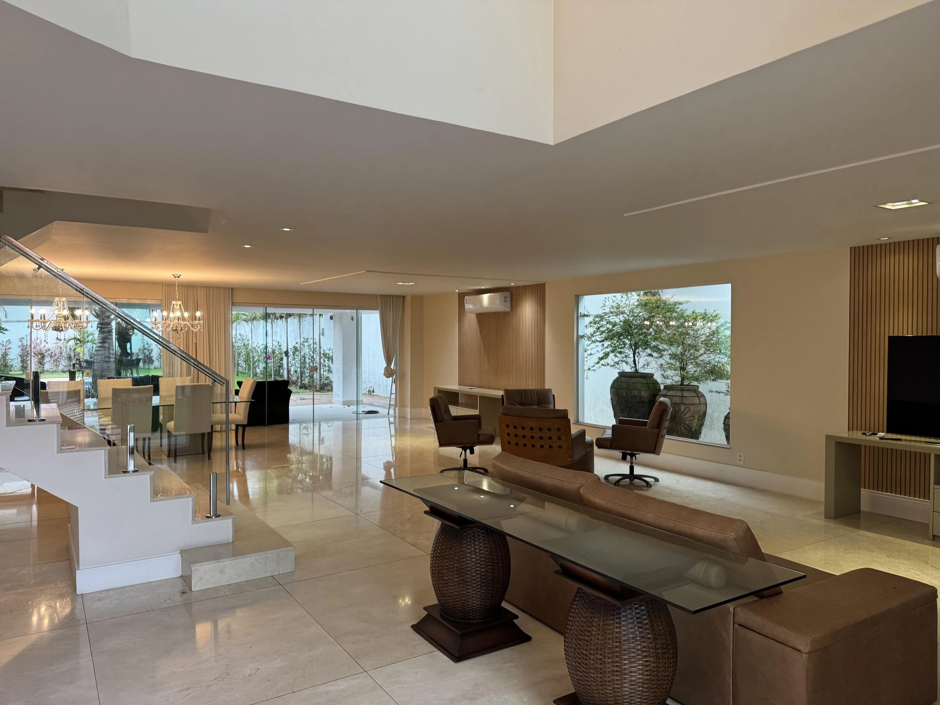 Bathtub in a 5-bedroom house, 1000 m² — photo 7