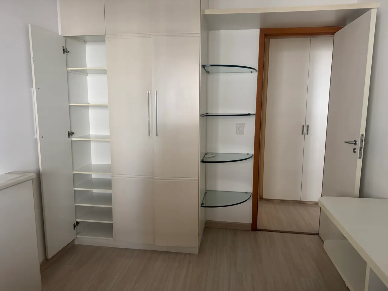 3-bedroom apartment with 3 bathrooms and 2 parking spaces — photo 3