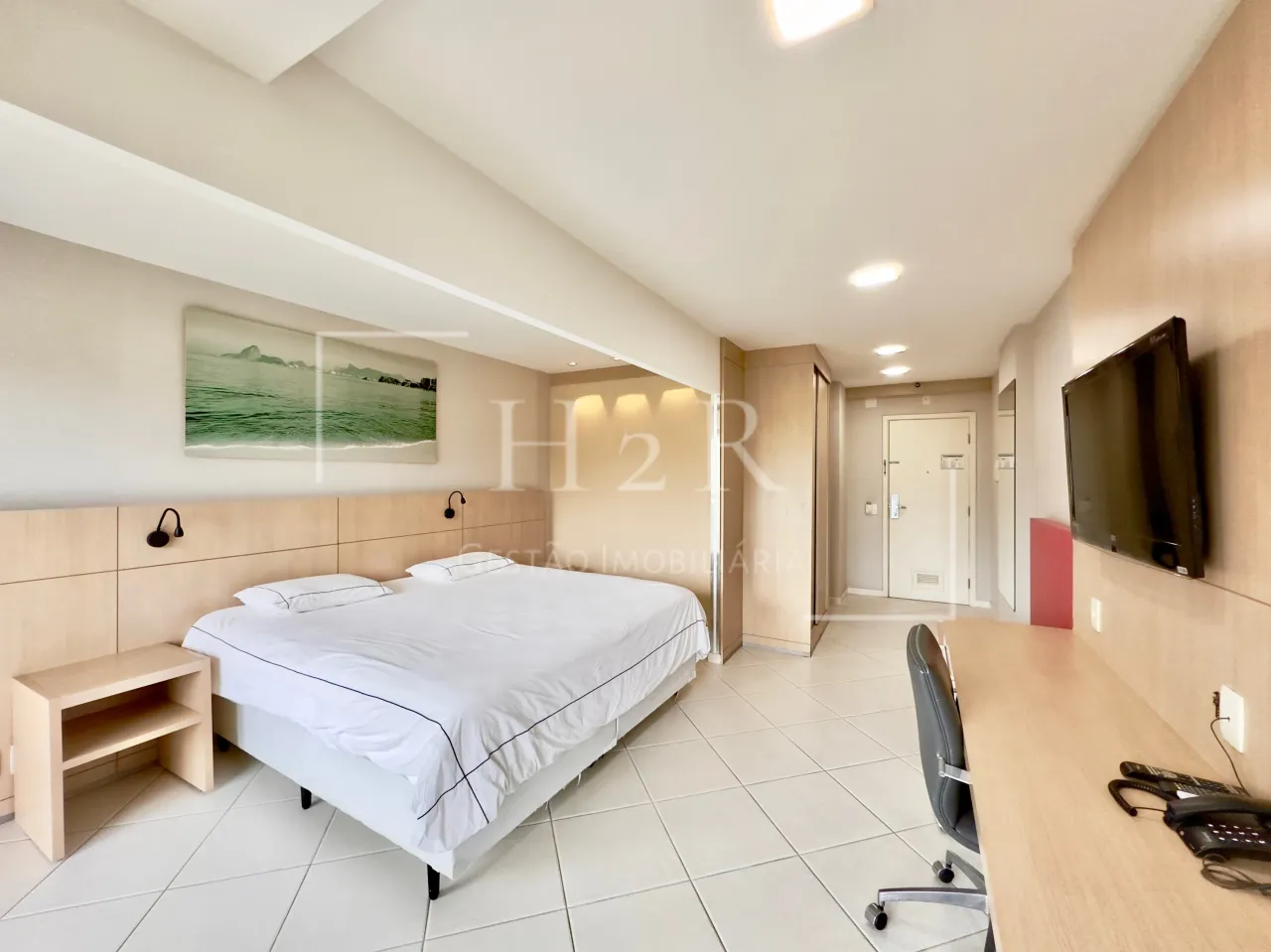 Unfurnished 1-bedroom apartment with glass shower — photo 5