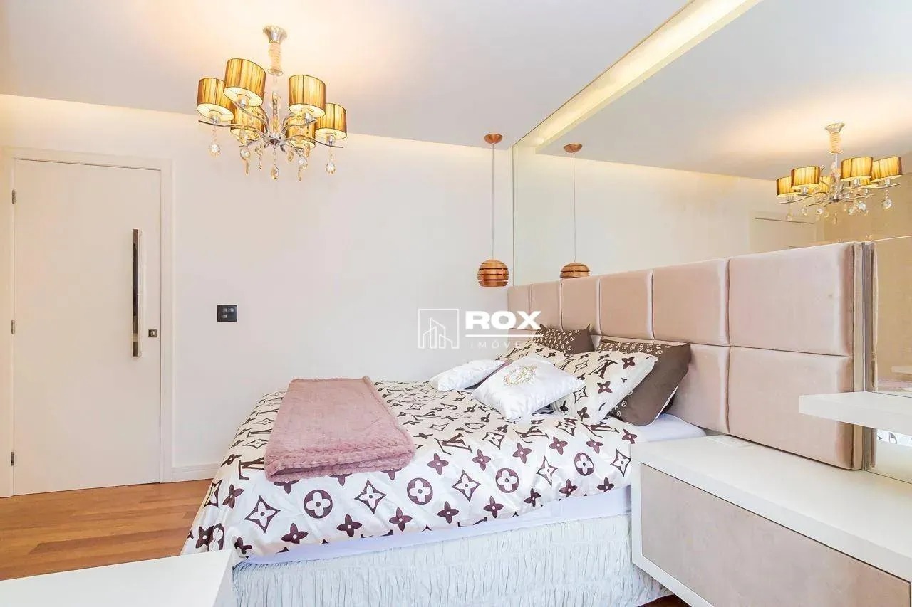 Furnished house with 4 en-suite bedrooms and 266 m² — photo 37