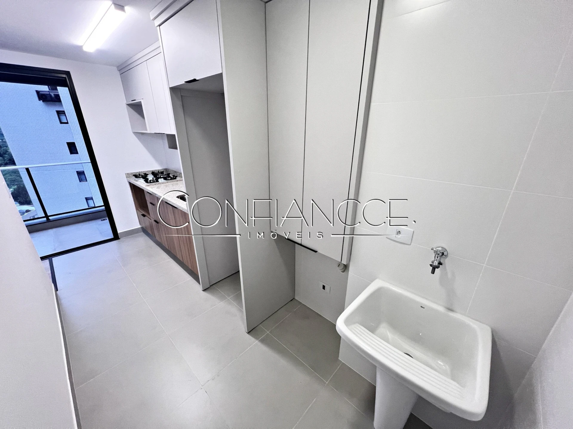 Квартира 68 м² з панорамними вікнами та власним басейном — photo 14