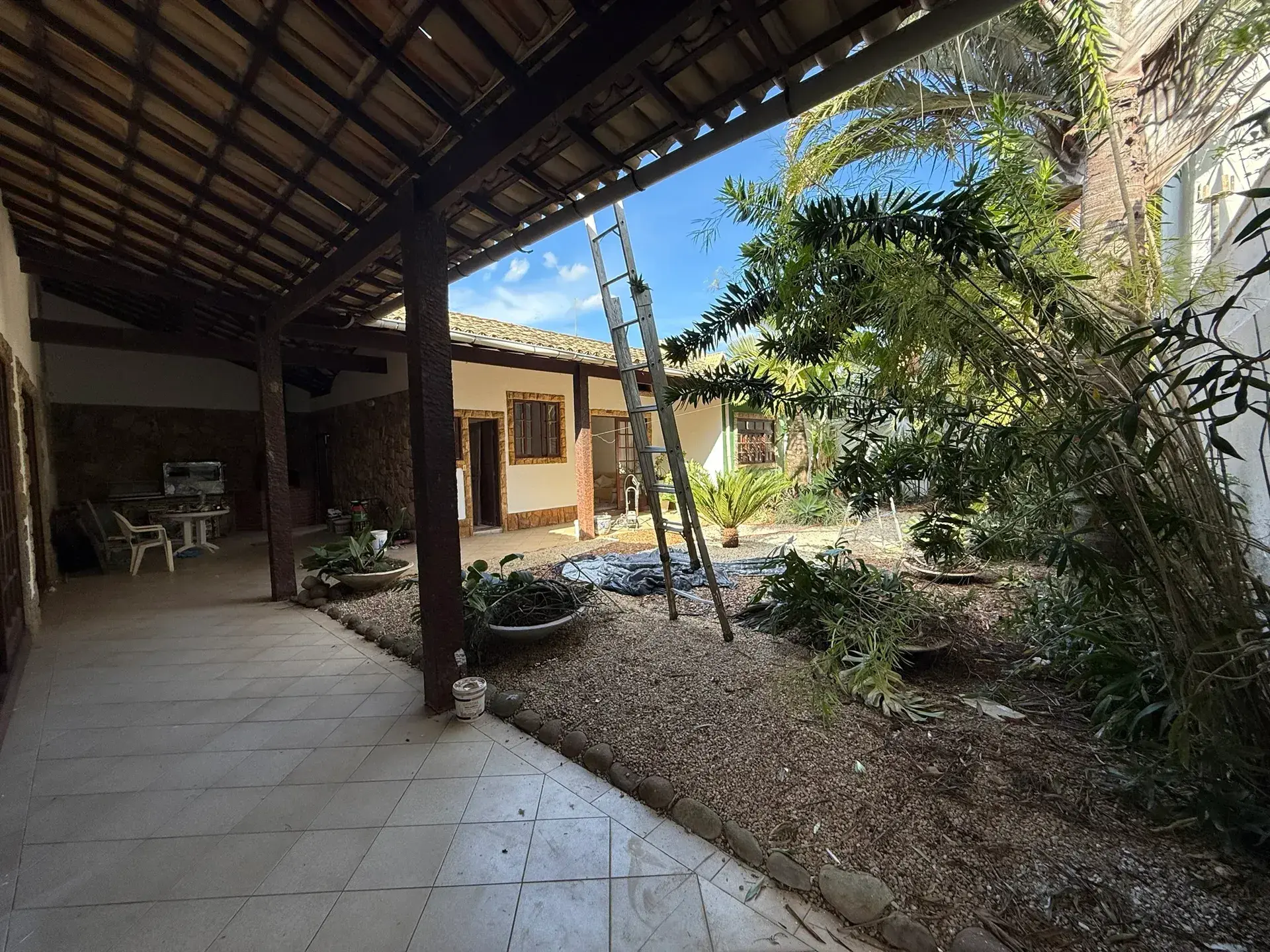 Furnished house, 350 m², with a glass-enclosed balcony — photo 3