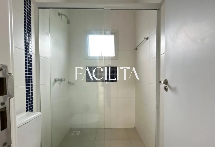 Casa com 3 quartos e cozinha americana com fogão — photo 22