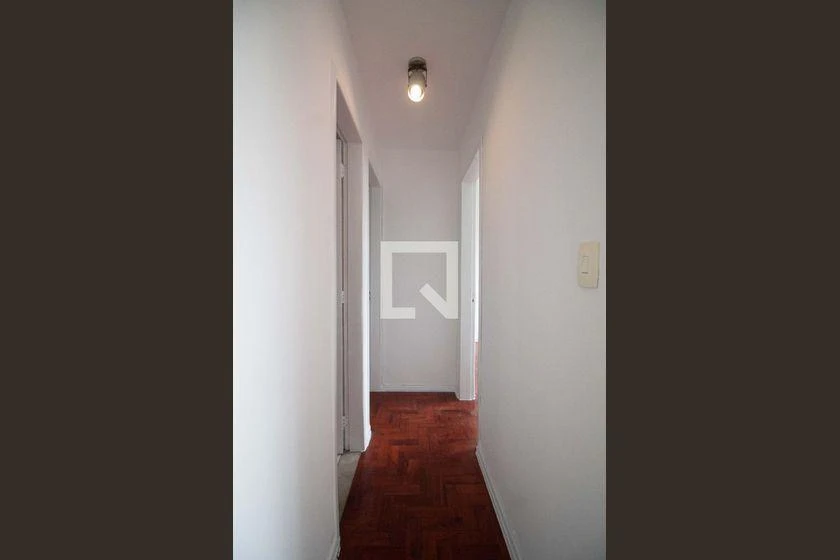 2-bedroom apartment with wood or laminate floors — photo 6