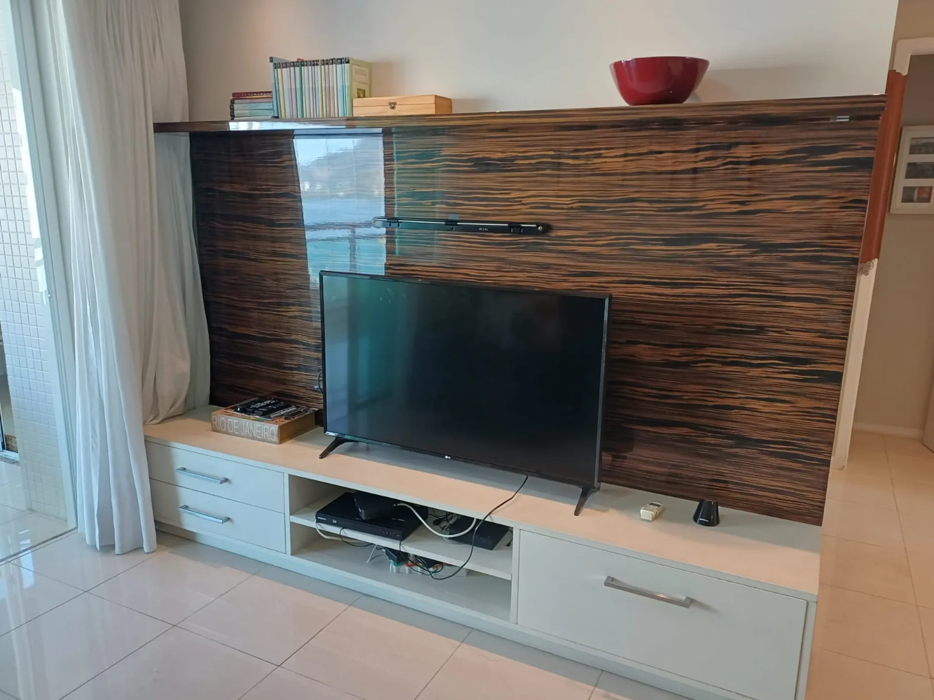 Furnished 3-bedroom apartment with open-plan kitchen — photo 13