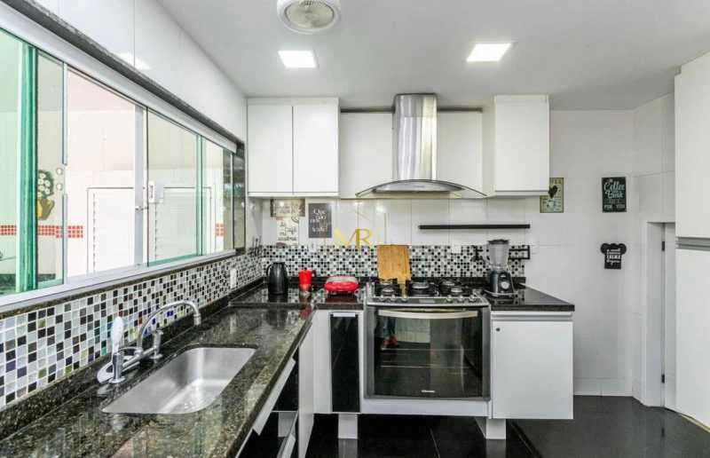 Furnished triplex house with 4 suites and 288 m² — photo 6