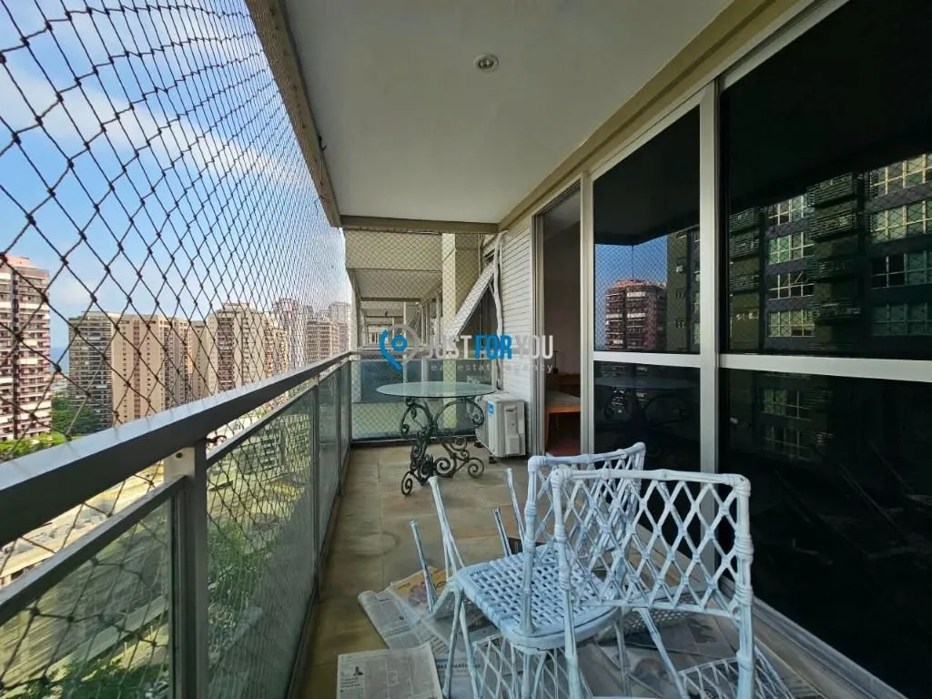 Home office in a one-bedroom apartment, 60 m² — photo 3