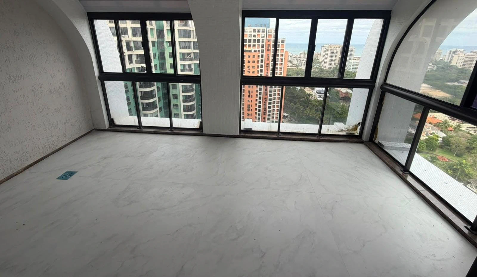 Apartamento duplex com 3 suítes e varanda de fechamento — photo 14