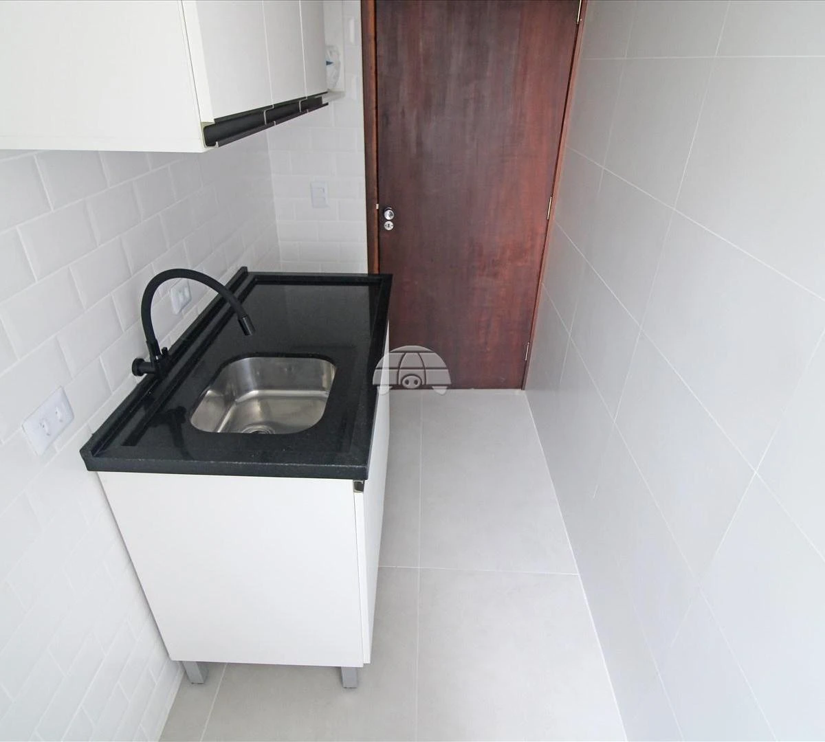 One-bedroom apartment with a washing machine in Curitiba — photo 8