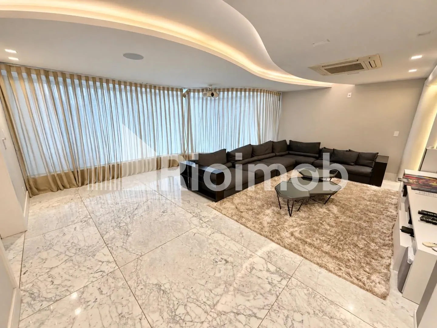 Ванна та 5 спалень: будинок 889 м² — photo 29