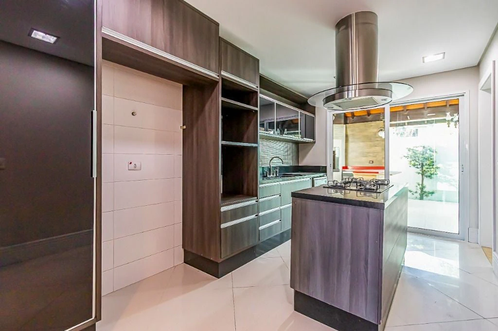 5-bedroom house with a private pool in Curitiba — photo 11