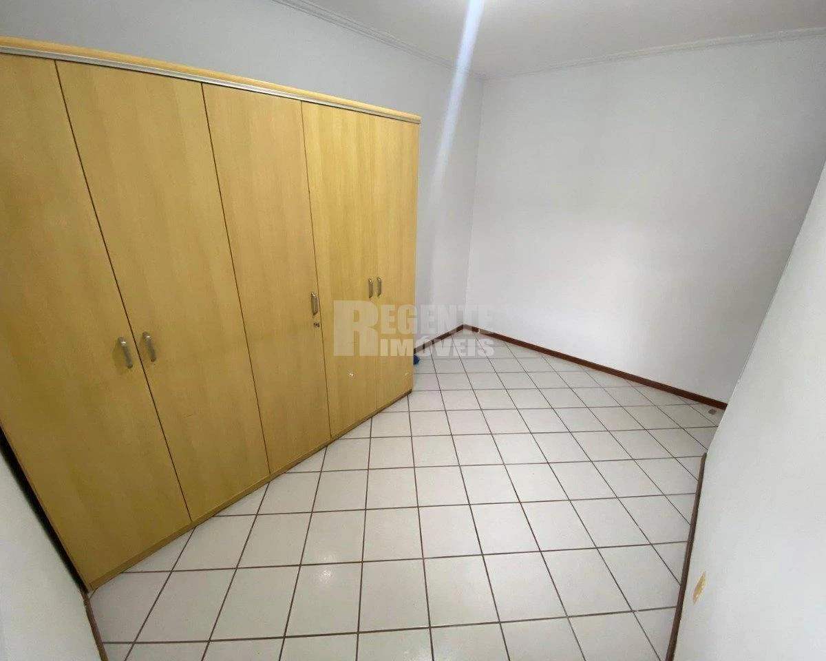 2-bedroom apartment in a building with a gym — photo 5