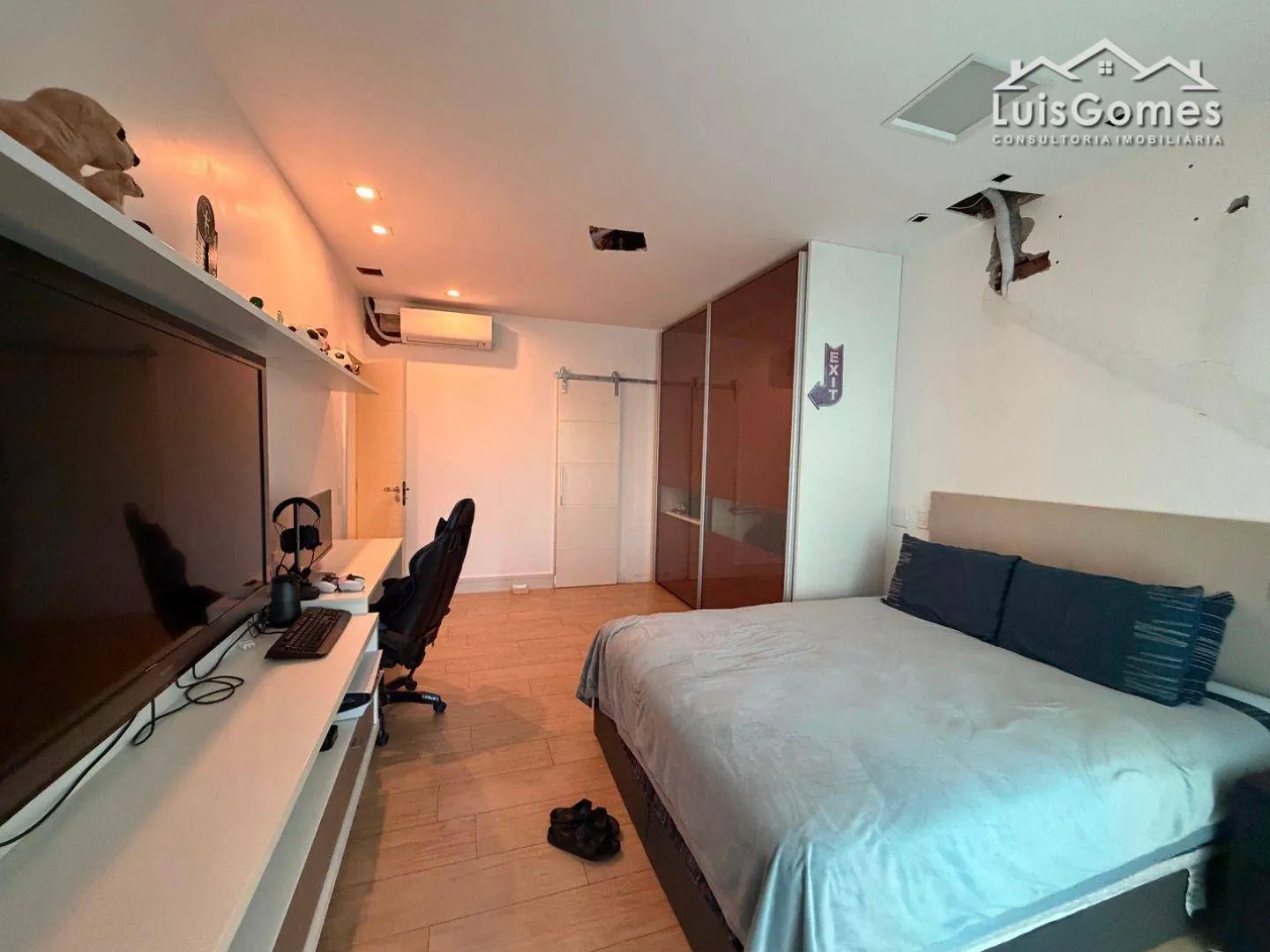 Furnished apartment with 4 bedrooms and 5 bathrooms — photo 40