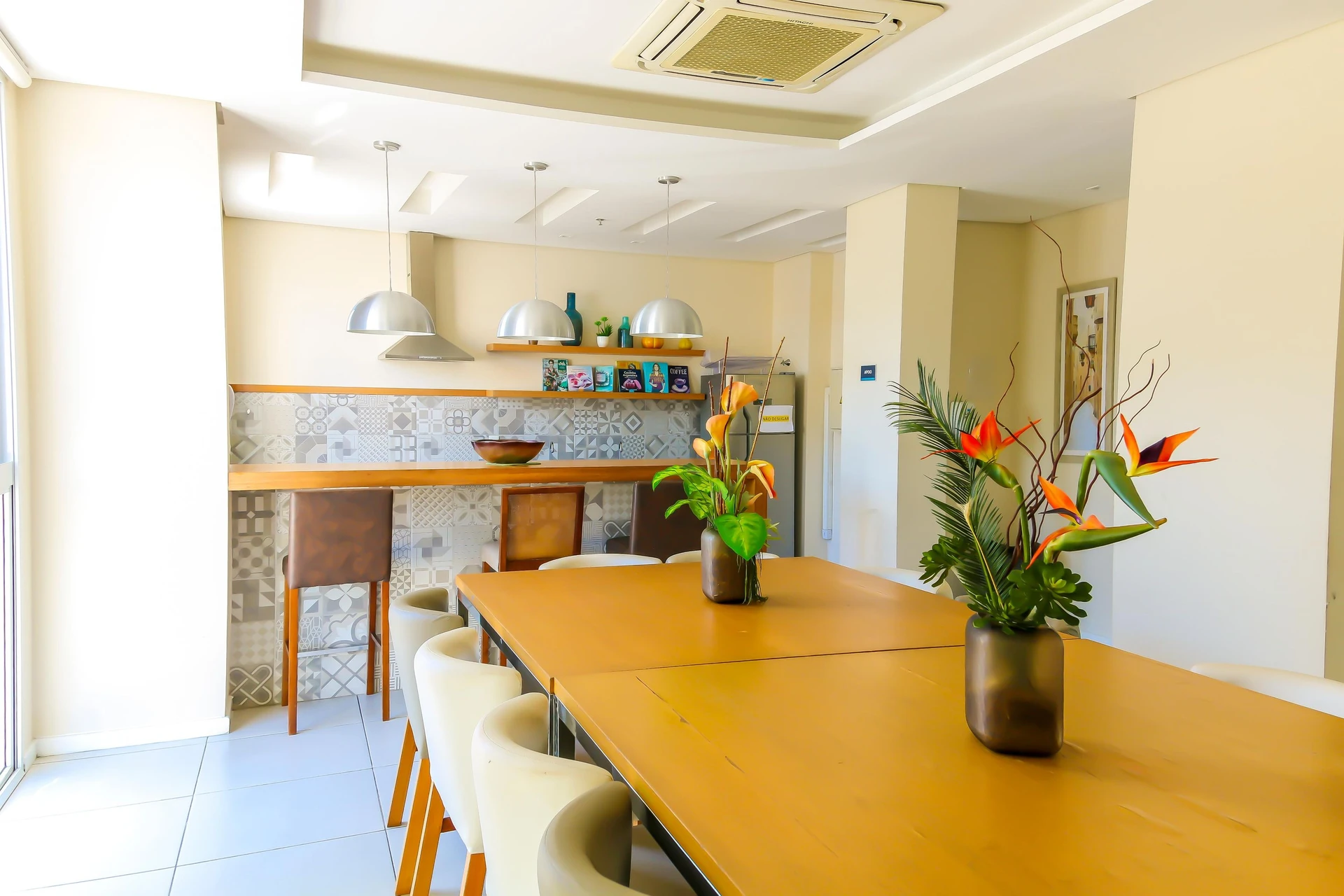 Balcony with a grill in a 2-bedroom apartment, 60 m² — photo 23