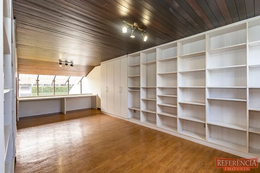 Condo house with 3 bedrooms and a closed kitchen — photo 35