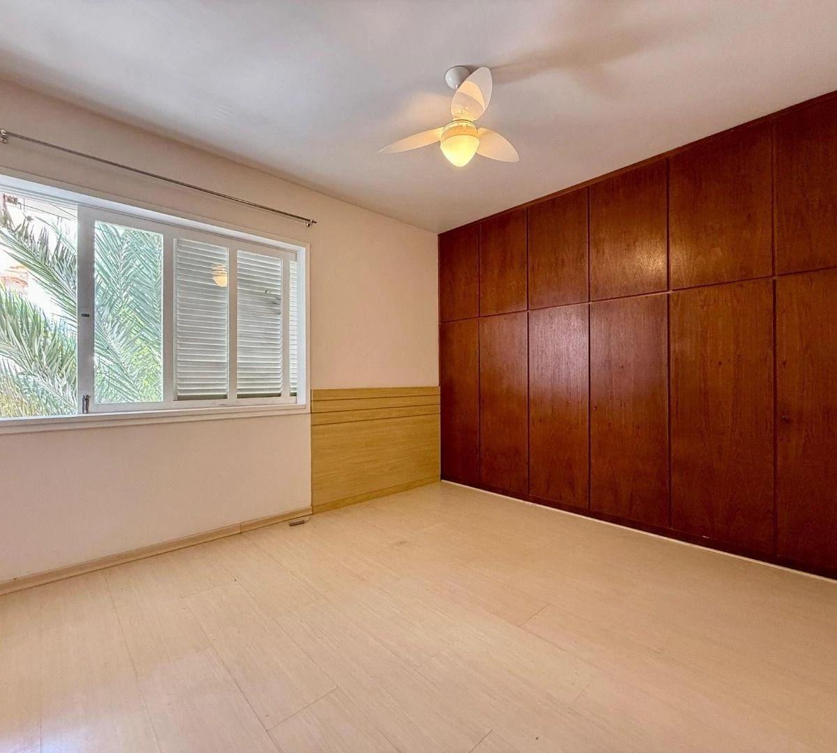 House, 286 m², with wood or laminate floors — photo 23