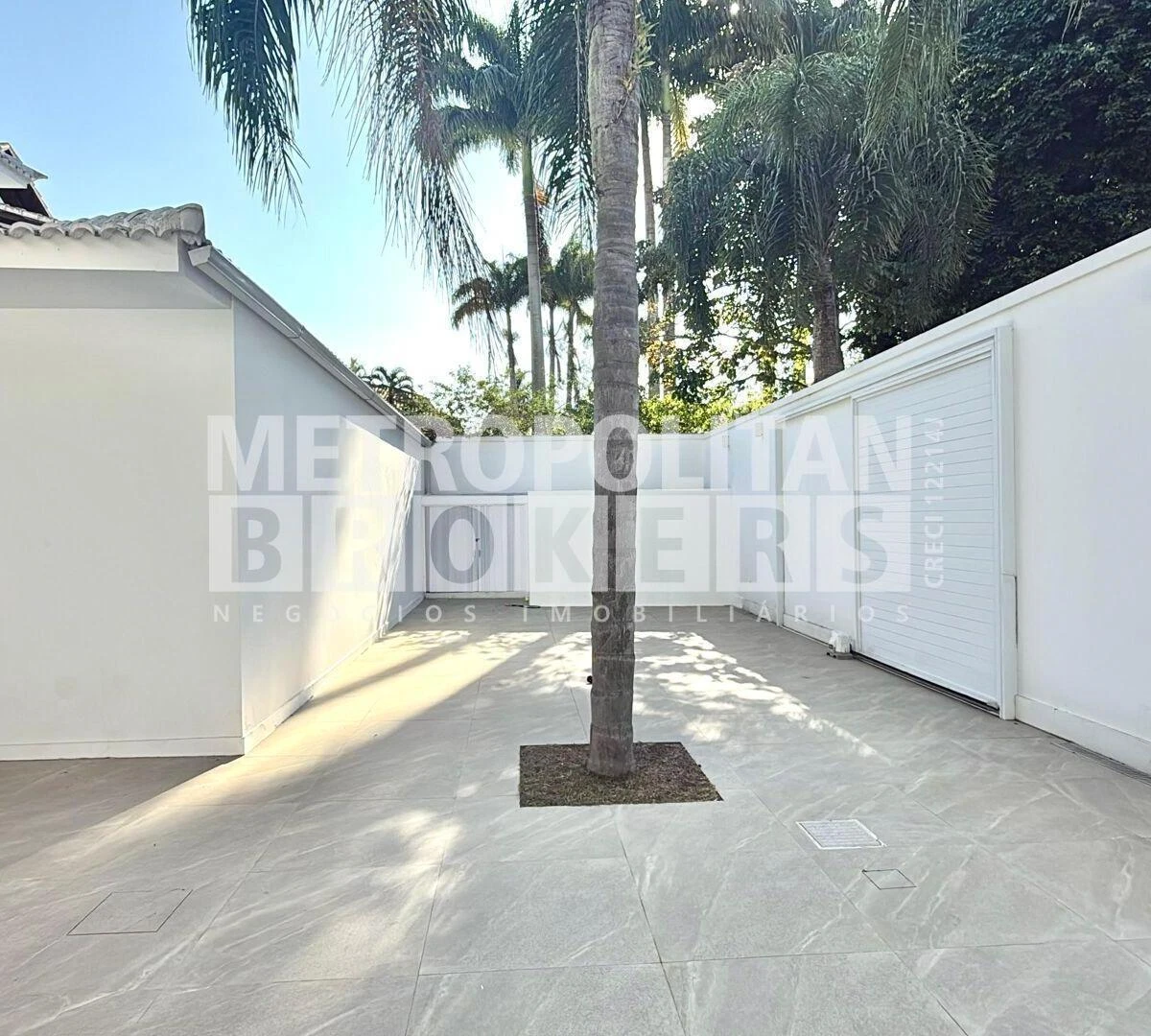 Furnished house with 7 bedrooms, 5 en-suites and 1020 m² — photo 14