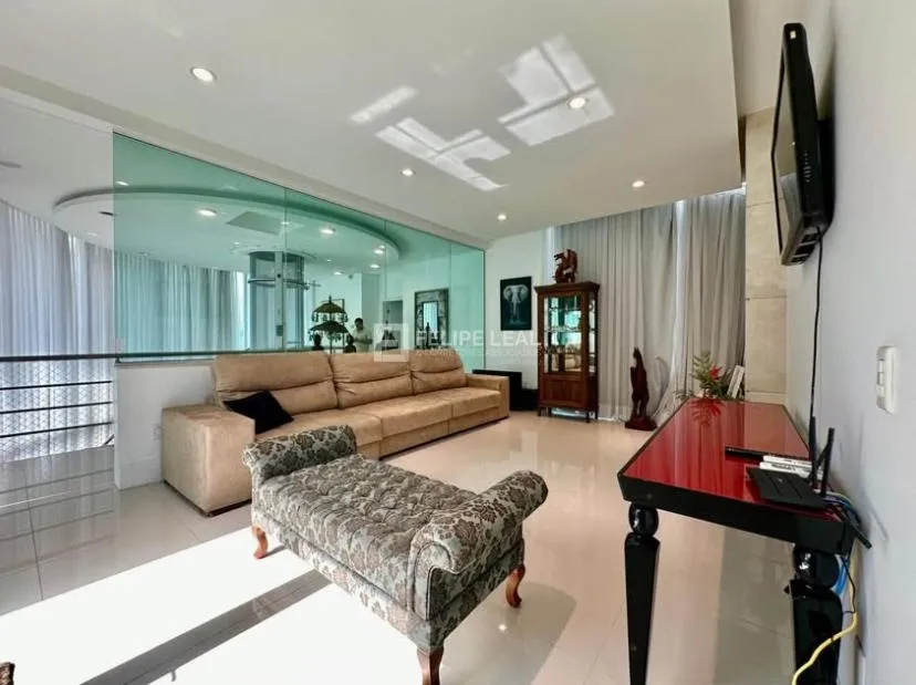 Casa en alquiler con 7 dormitorios y 5 baños, 612 m² — photo 17