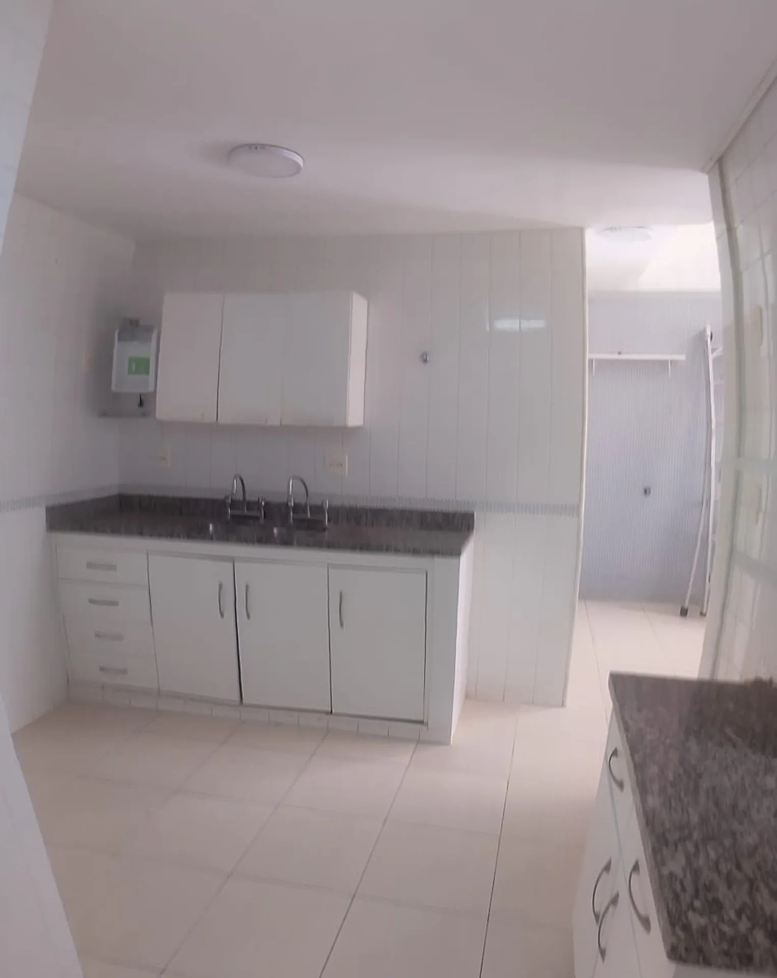 Apartamento com cozinha fechada e 3 quartos — photo 22