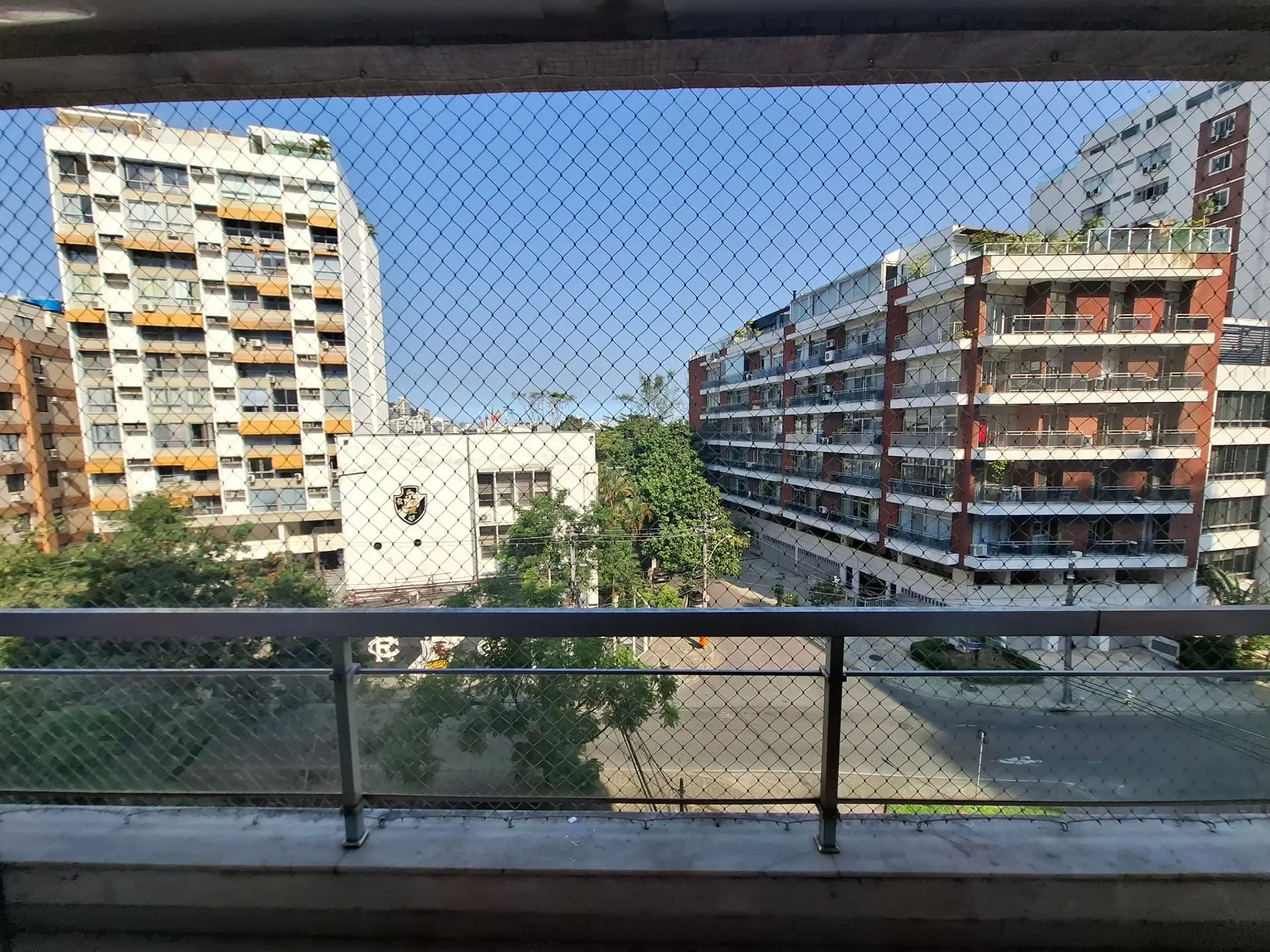Floor-to-ceiling windows in a 3-bedroom apartment, 150 m² — photo 14
