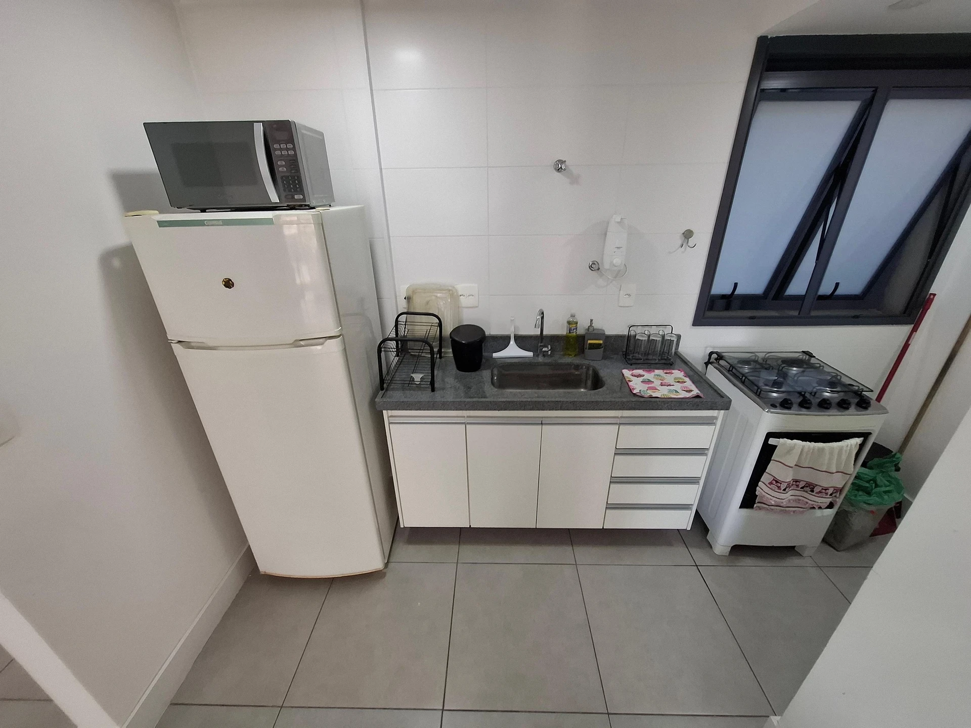 Furnished apartment with home office and balcony — photo 3
