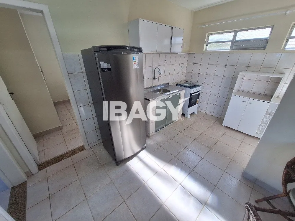Apartamento amueblado de 49 m² con 2 dormitorios y balcón — photo 2