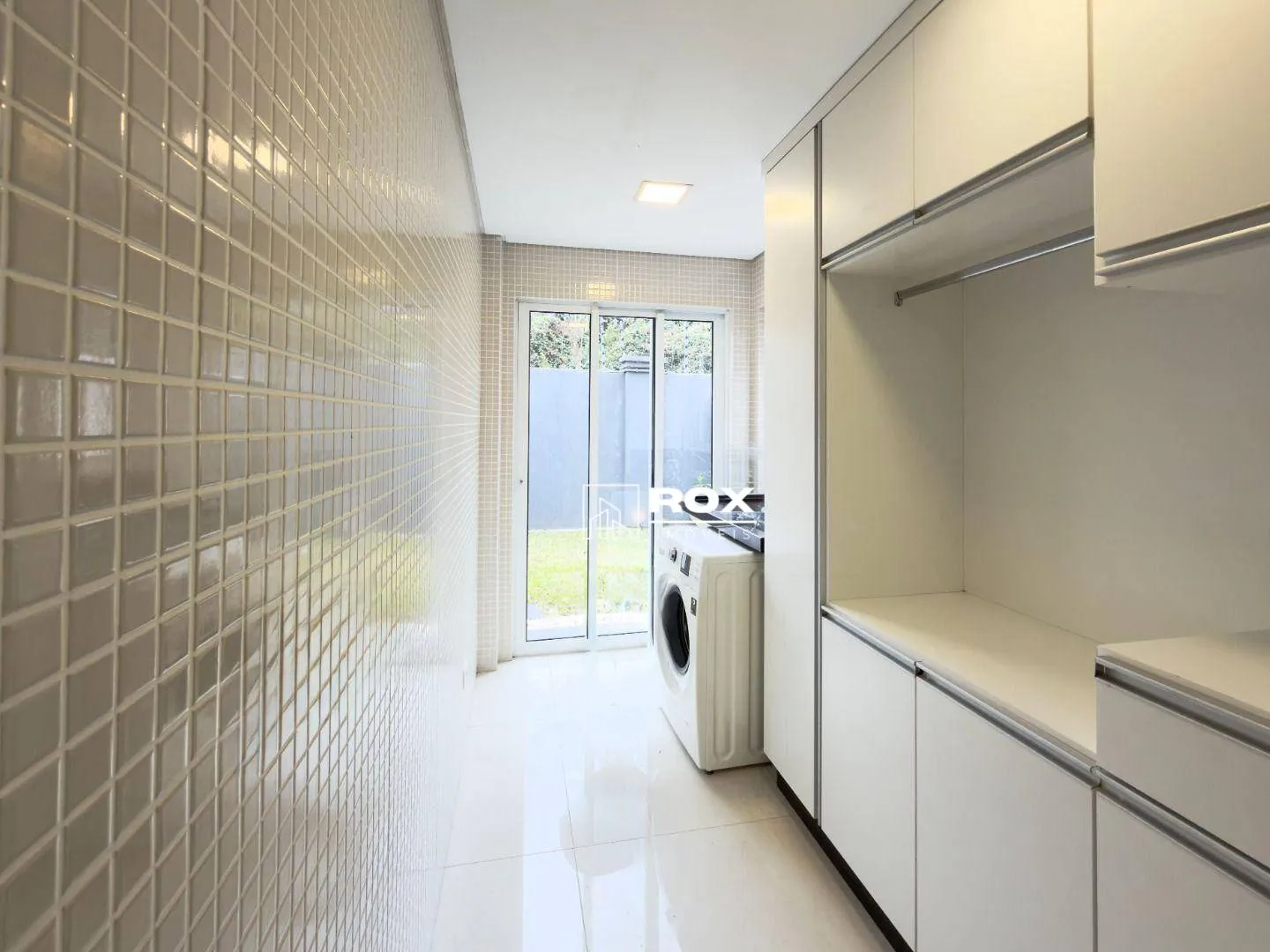 Furnished 322 m² house with 3 bedrooms and private garden — photo 19