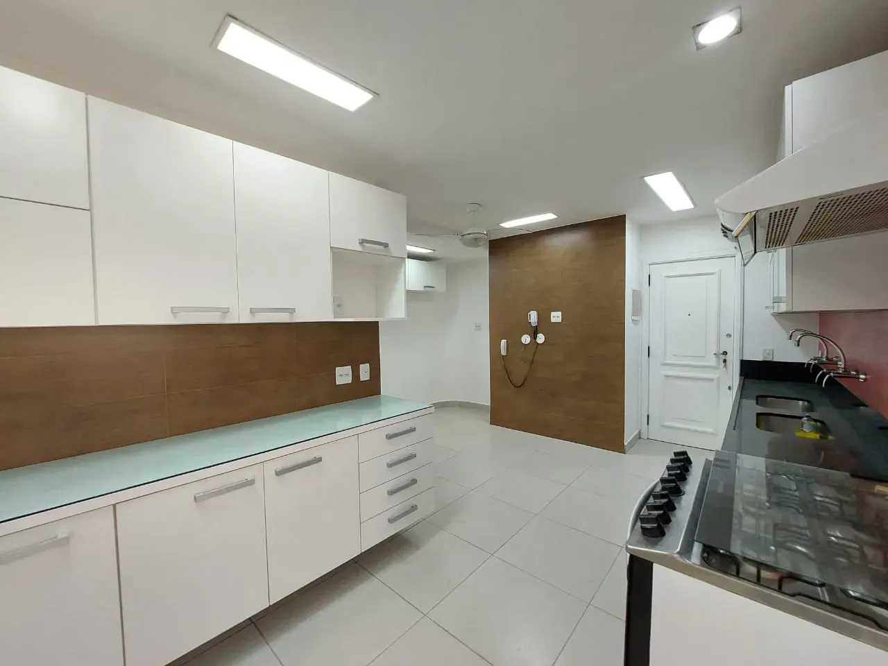Apartamento com 4 quartos e 5 banheiros, com ar-condicionado — photo 34
