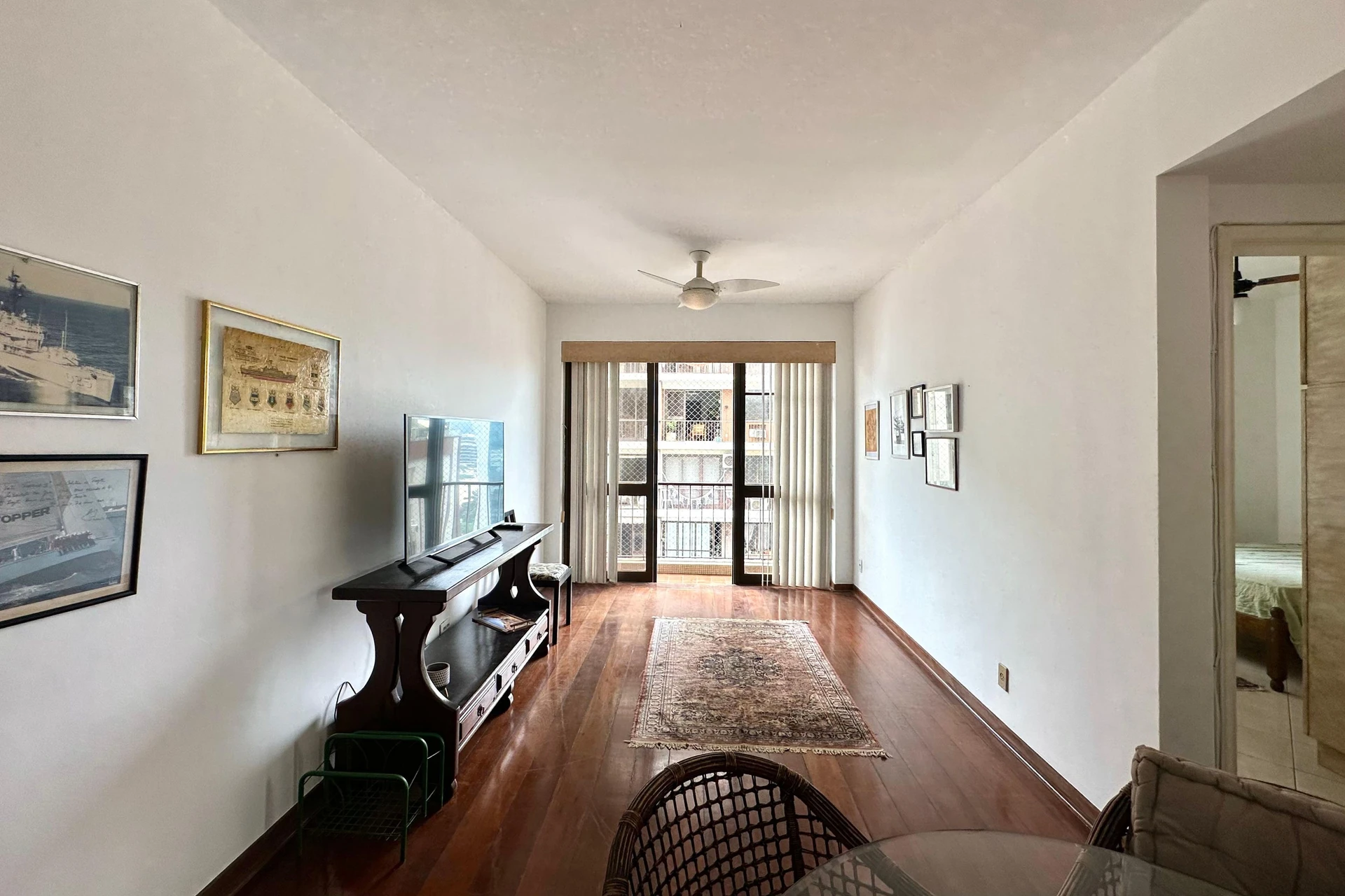 One-bedroom apartment with a mountain view in Rio de Janeiro — photo 4