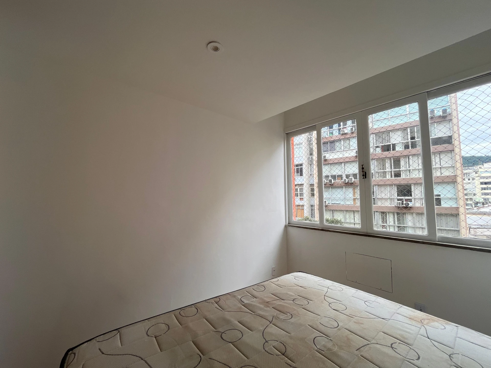 3-bedroom apartment with separate kitchen and electric stove — photo 23