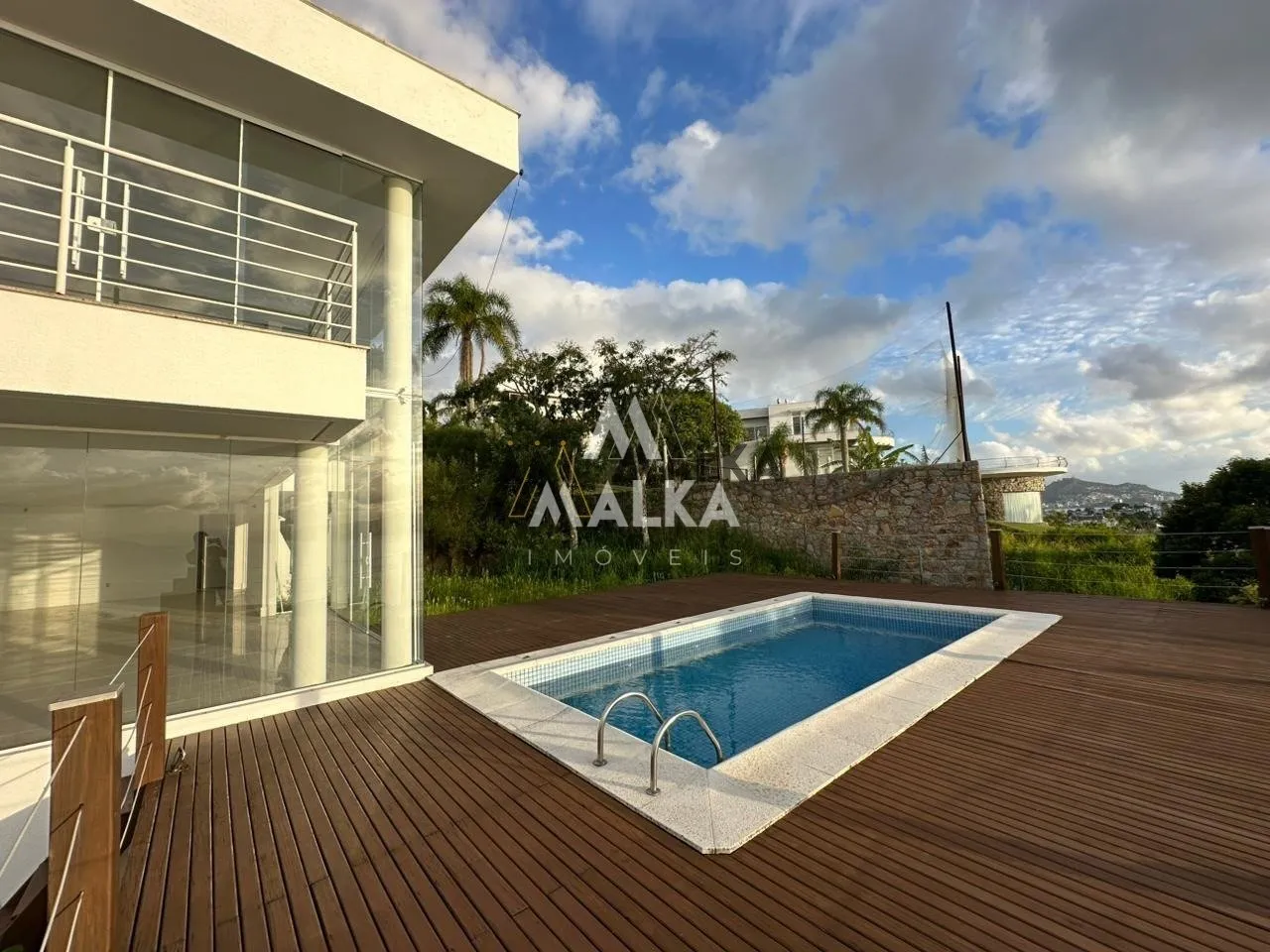 461 m² house with 3 en-suite bedrooms and private garden — photo 5
