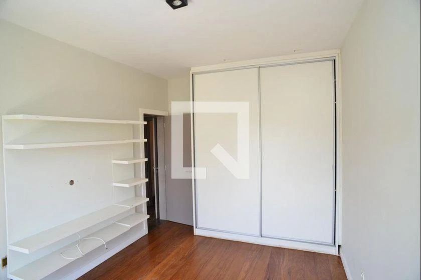 3-bedroom apartment with a walk-in closet — photo 27