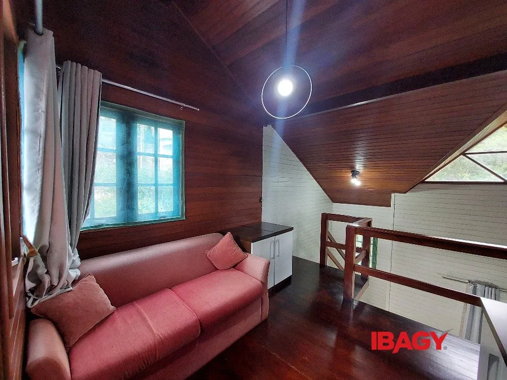 2-bedroom house with a mountain view in Florianópolis — photo 21