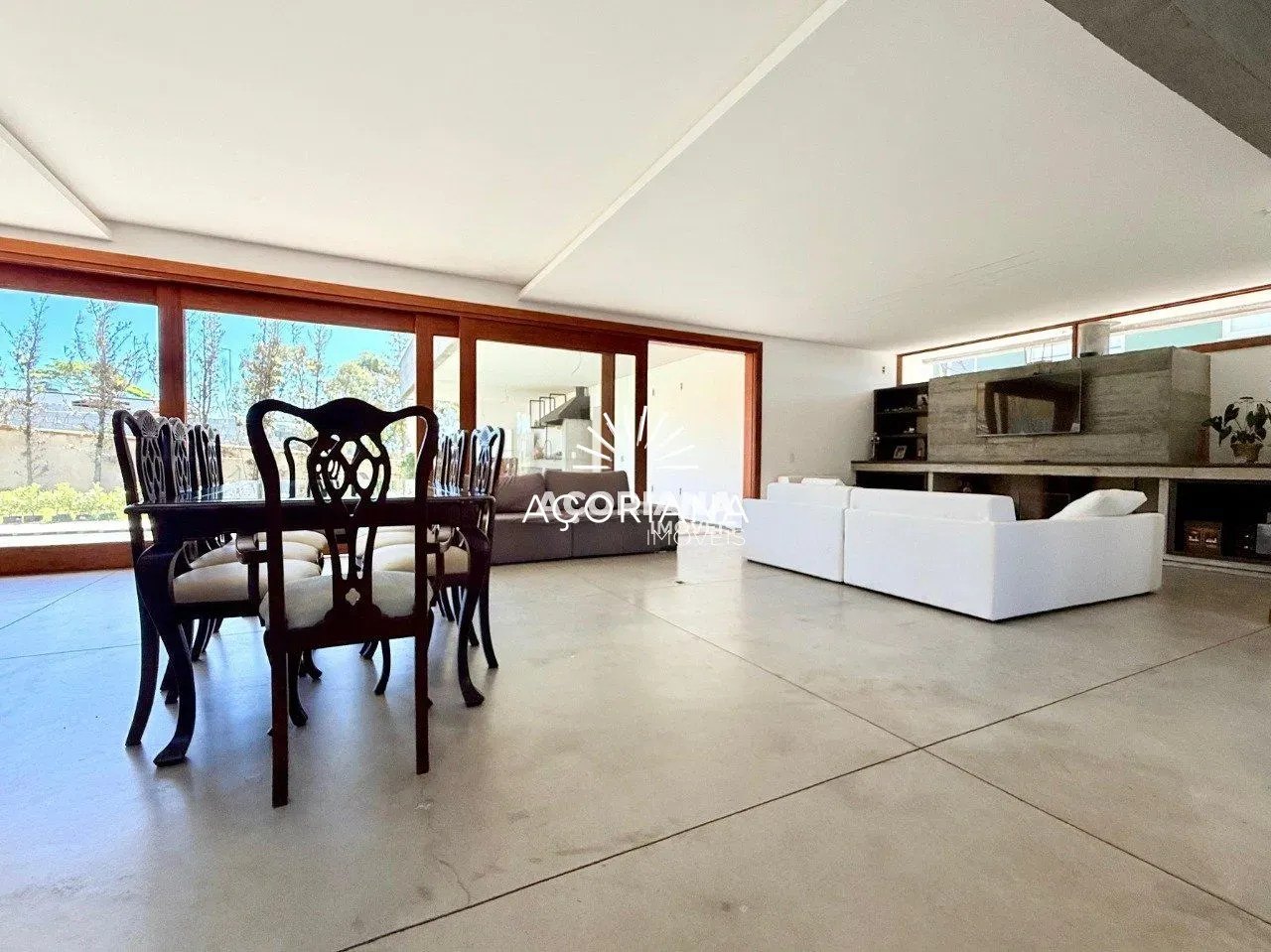 House with open-plan kitchen and 5 bedrooms over 558 m² — photo 6