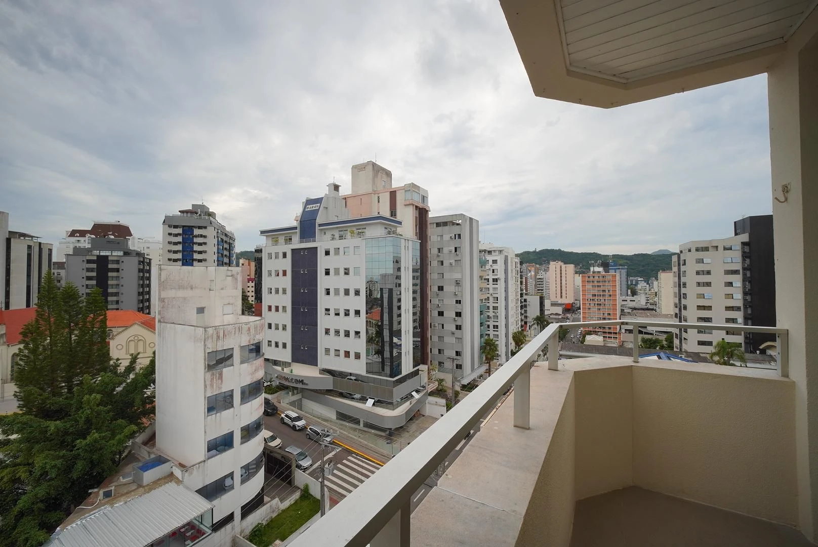 2-bedroom apartment with a washing machine in Florianópolis — photo 17