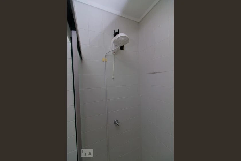 Estudio sin amueblar con cocina abierta y 1 dormitorio — photo 11
