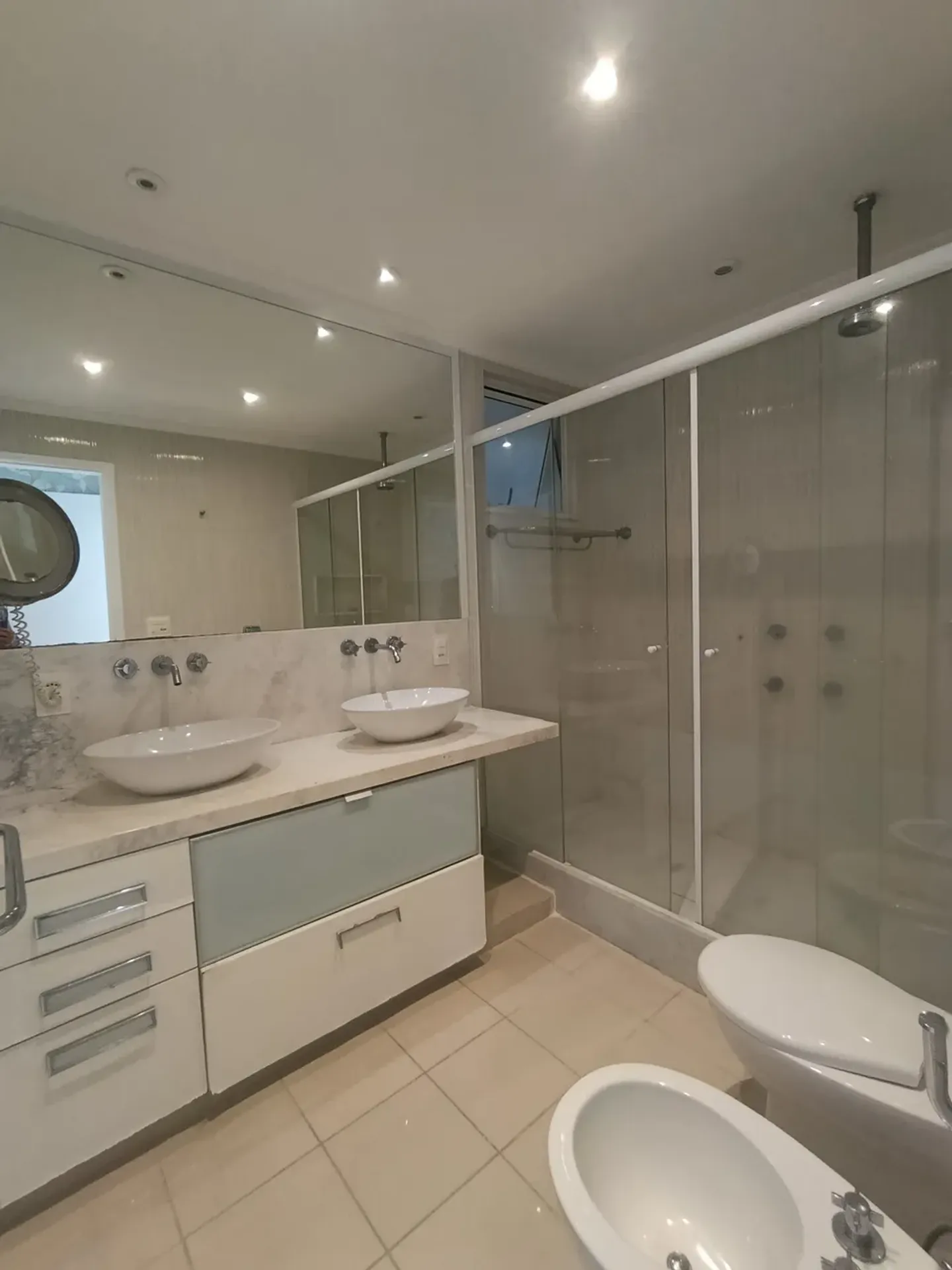 Unfurnished apartment with 3 bedrooms and 1 bathroom — photo 25