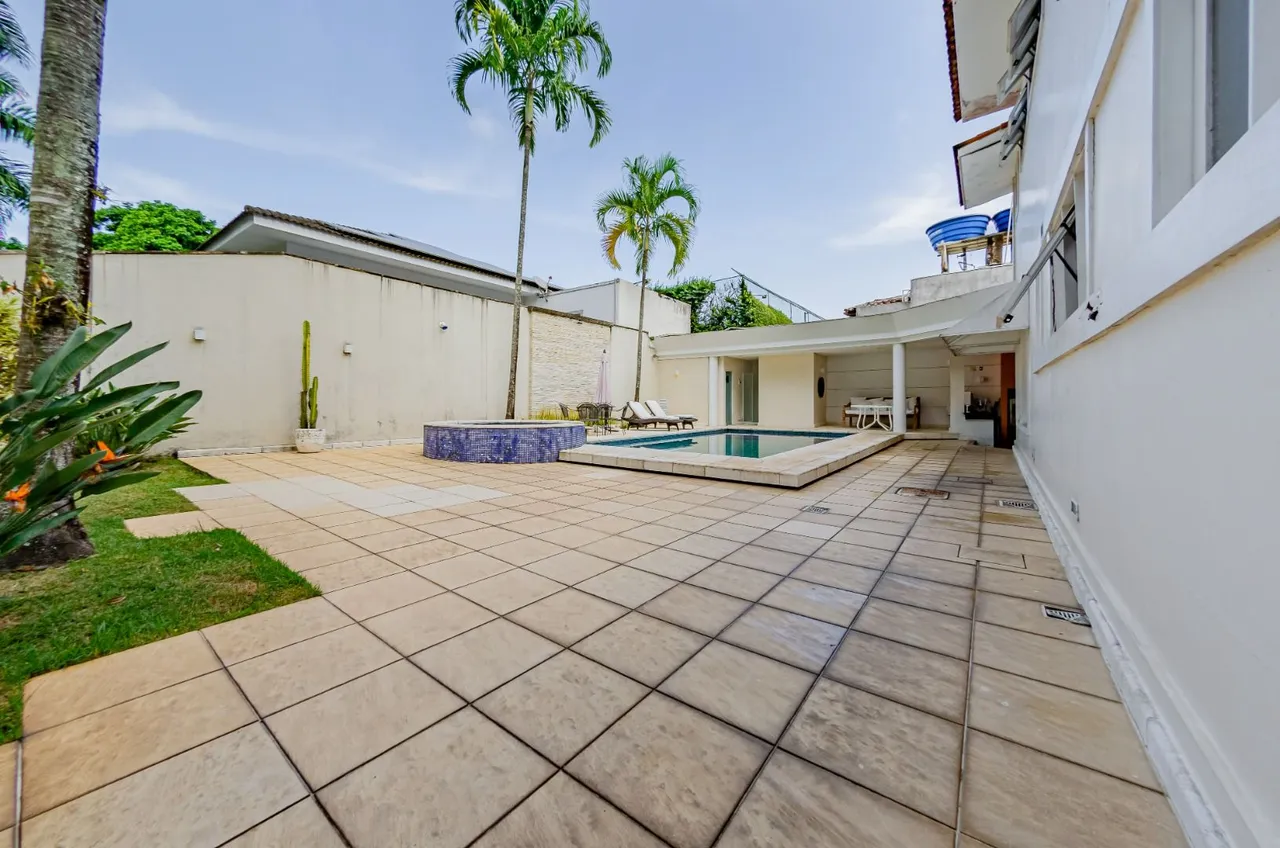 Furnished house with 5 bedrooms and 690 m², 5 parking — photo 18