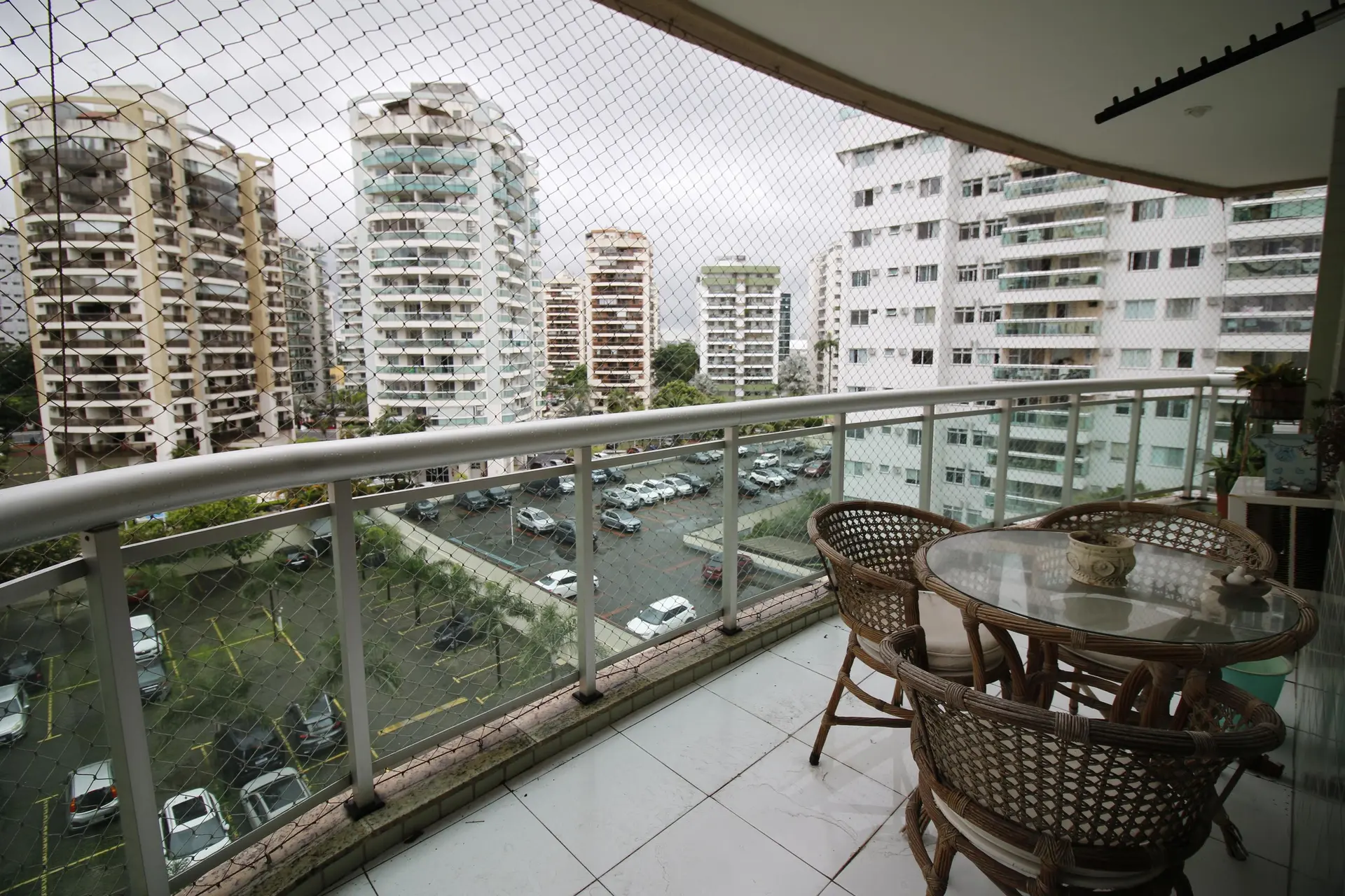 Furnished 3-bedroom apartment with balcony and pool — photo 5