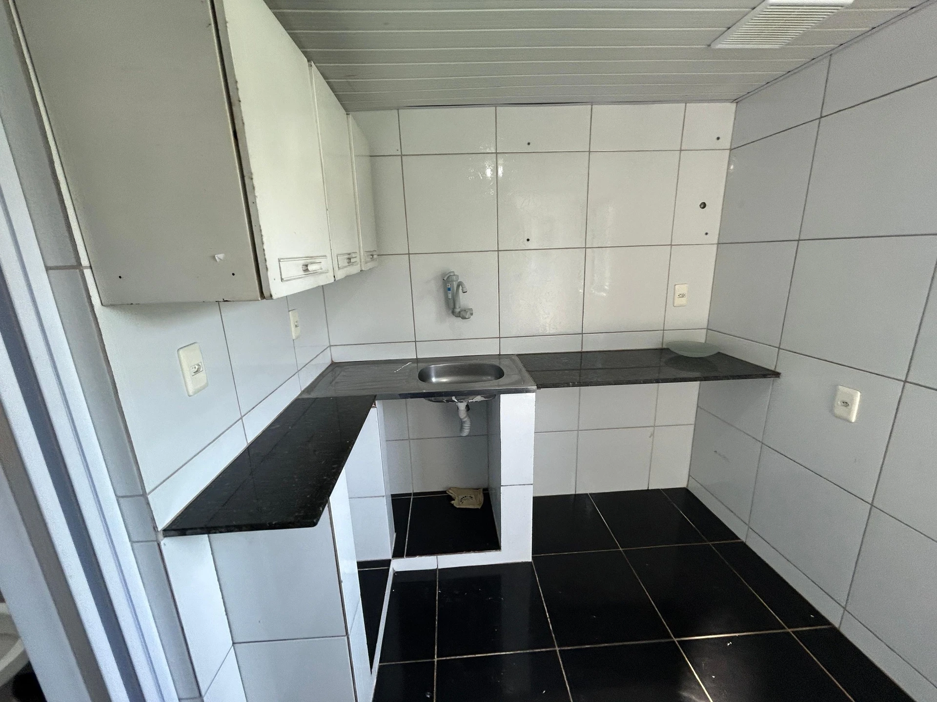 Rental house with a compact kitchenette and 1 bedroom — photo 12
