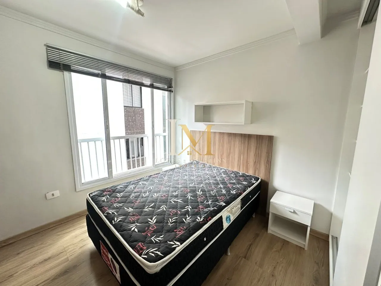 One-bedroom apartment with wood or laminate floors — photo 11