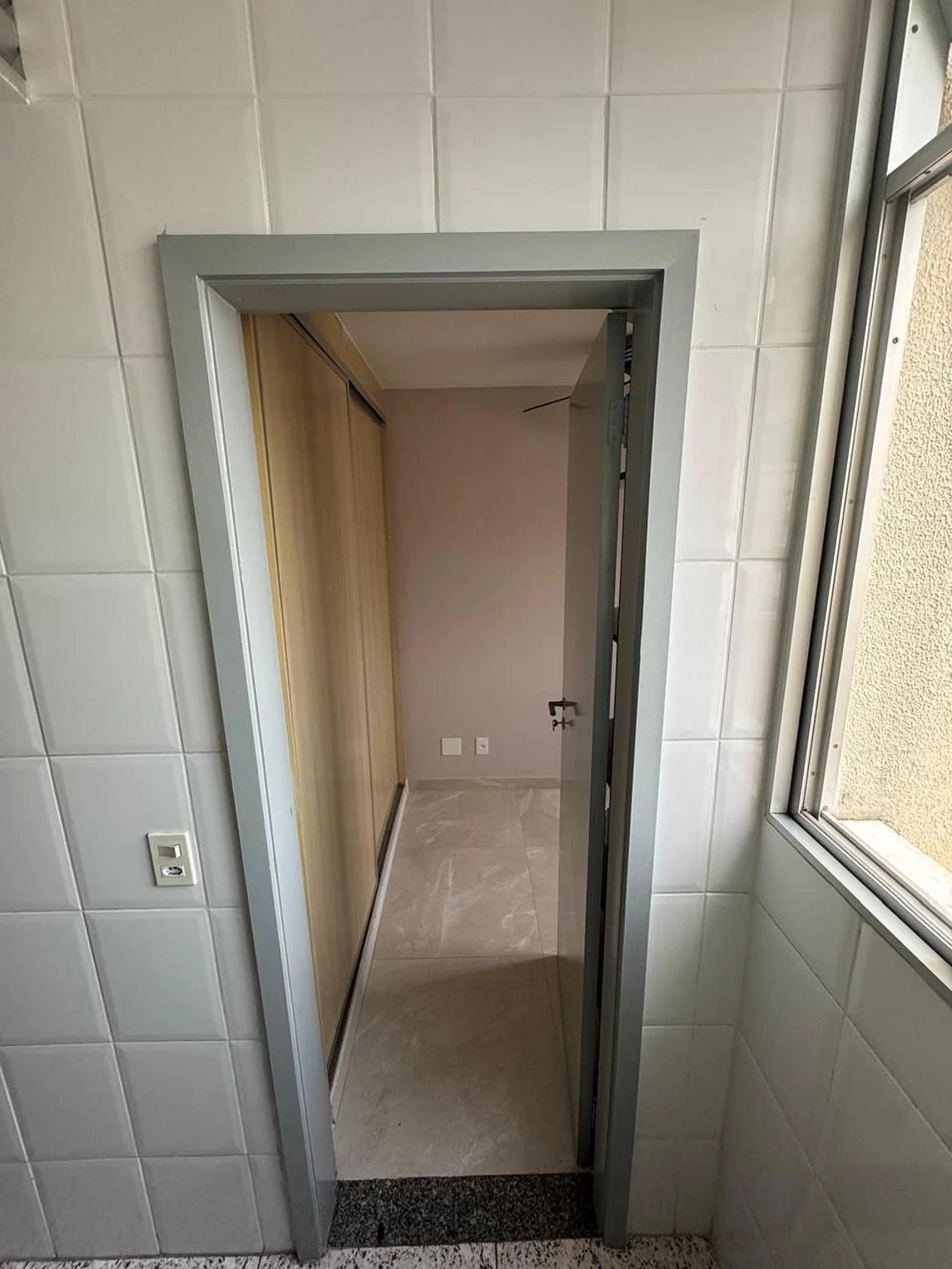 Apartment with 3 bedrooms and 4 bathrooms, balcony sink — photo 47