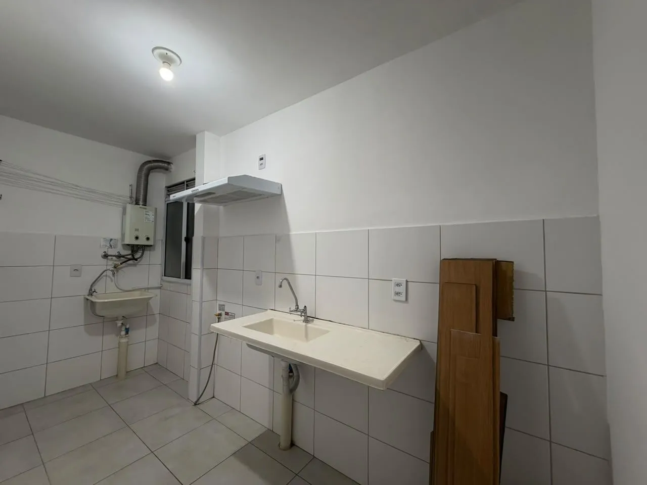 Квартира з 2 спальнями та дерев'яною підлогою або ламінатом — photo 18