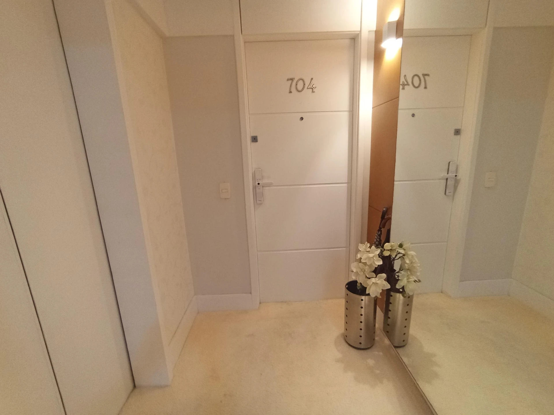 Furnished 3-bedroom apartment with enclosed balcony — photo 22