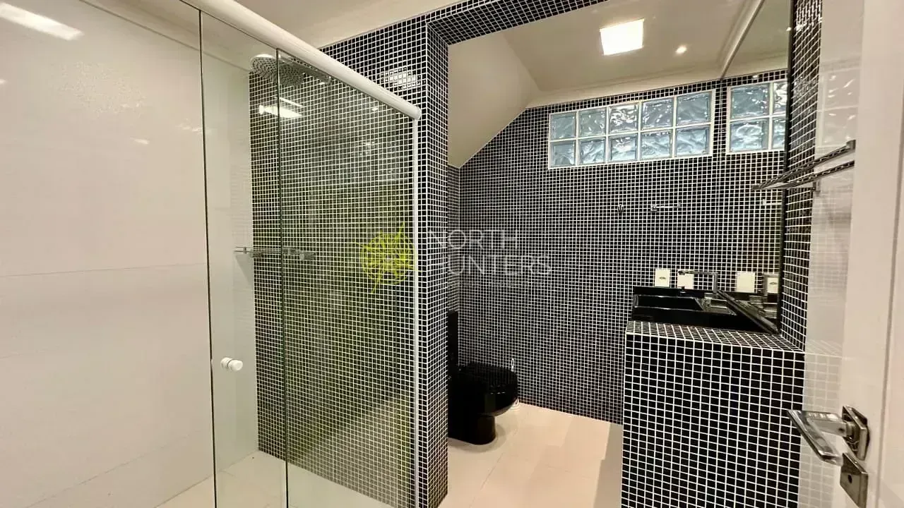 Furnished house with 9 bedrooms and a gas open kitchen — photo 49