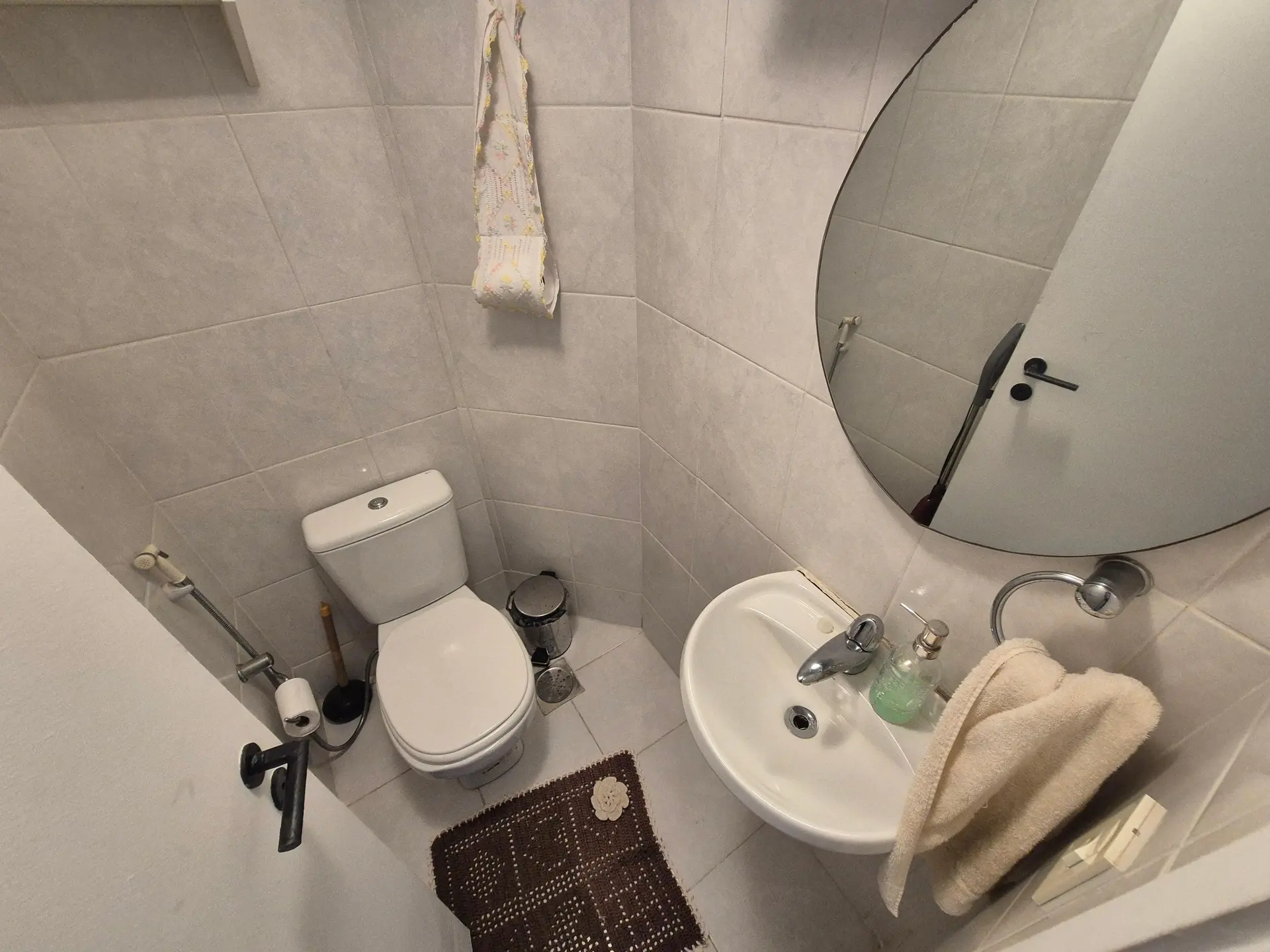 80 m² apartment with a mountain view and a washing machine — photo 32