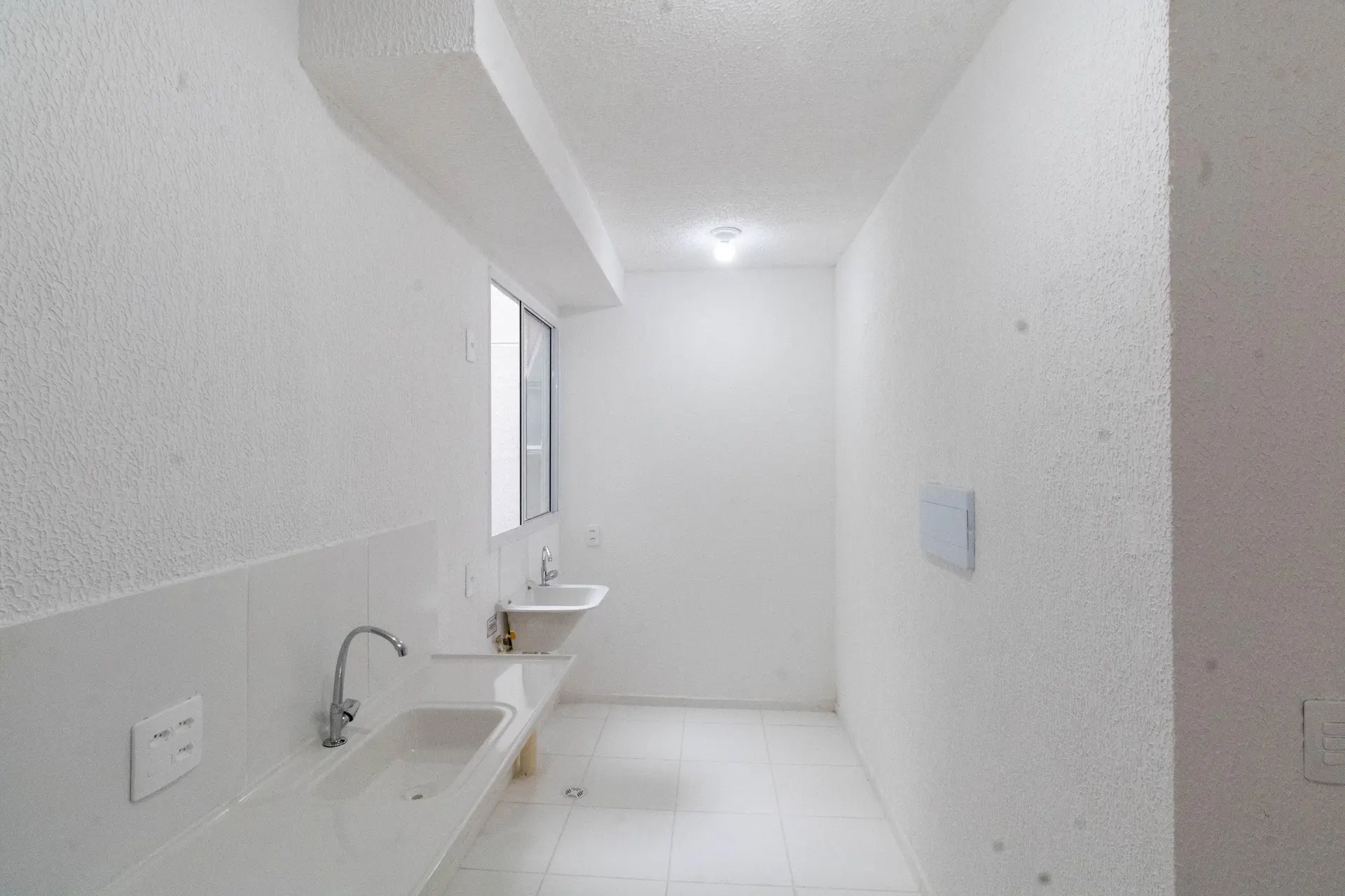 2-bedroom apartment in a building with a gym — photo 41