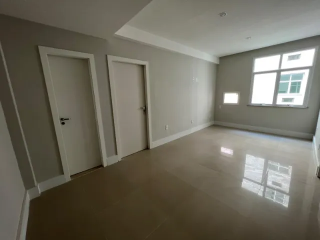 2-bedroom apartment in a building with a gym — photo 11
